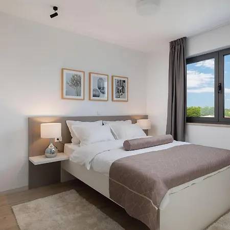 Tina * Privlaka (Zadar)