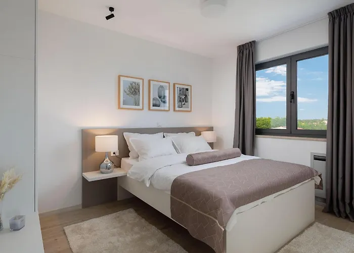 Tina * Privlaka (Zadar)